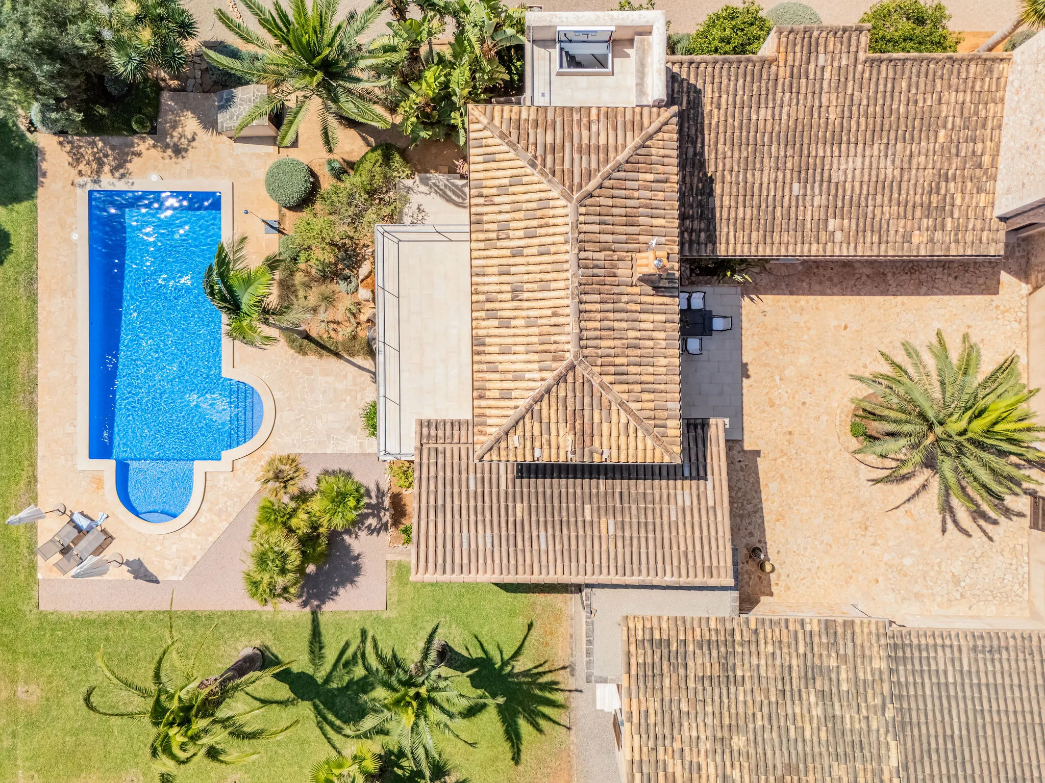 Stijlvolle natuurstenen finca met uitzicht op zee-20