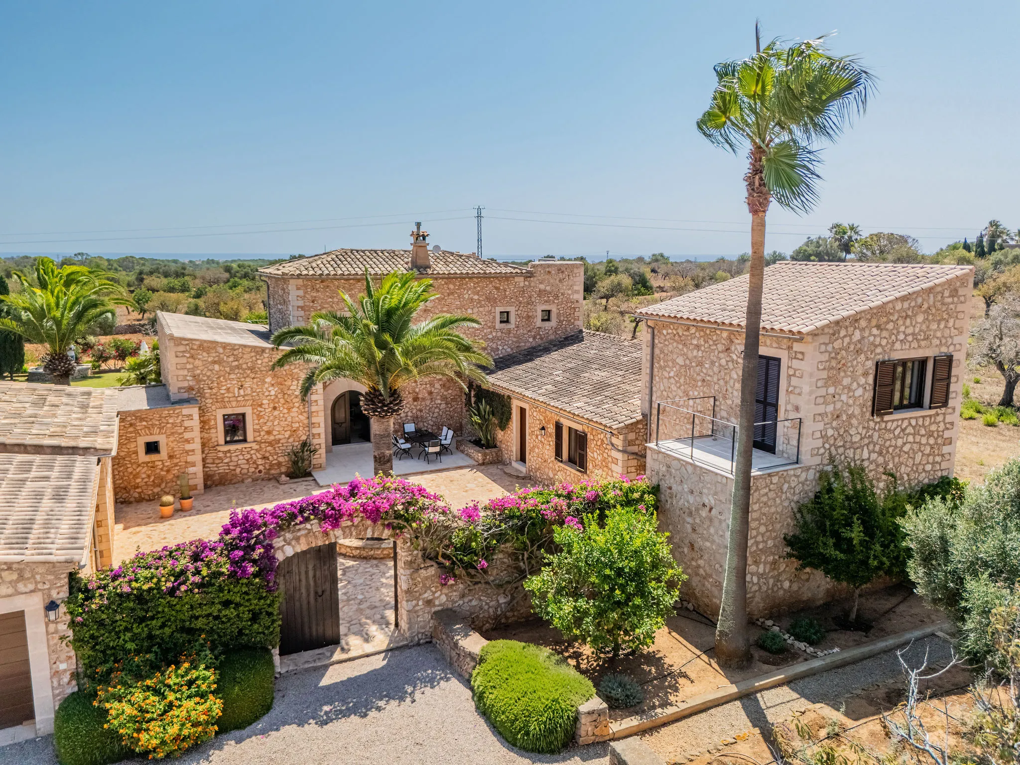 Stijlvolle natuurstenen finca met uitzicht op zee-2