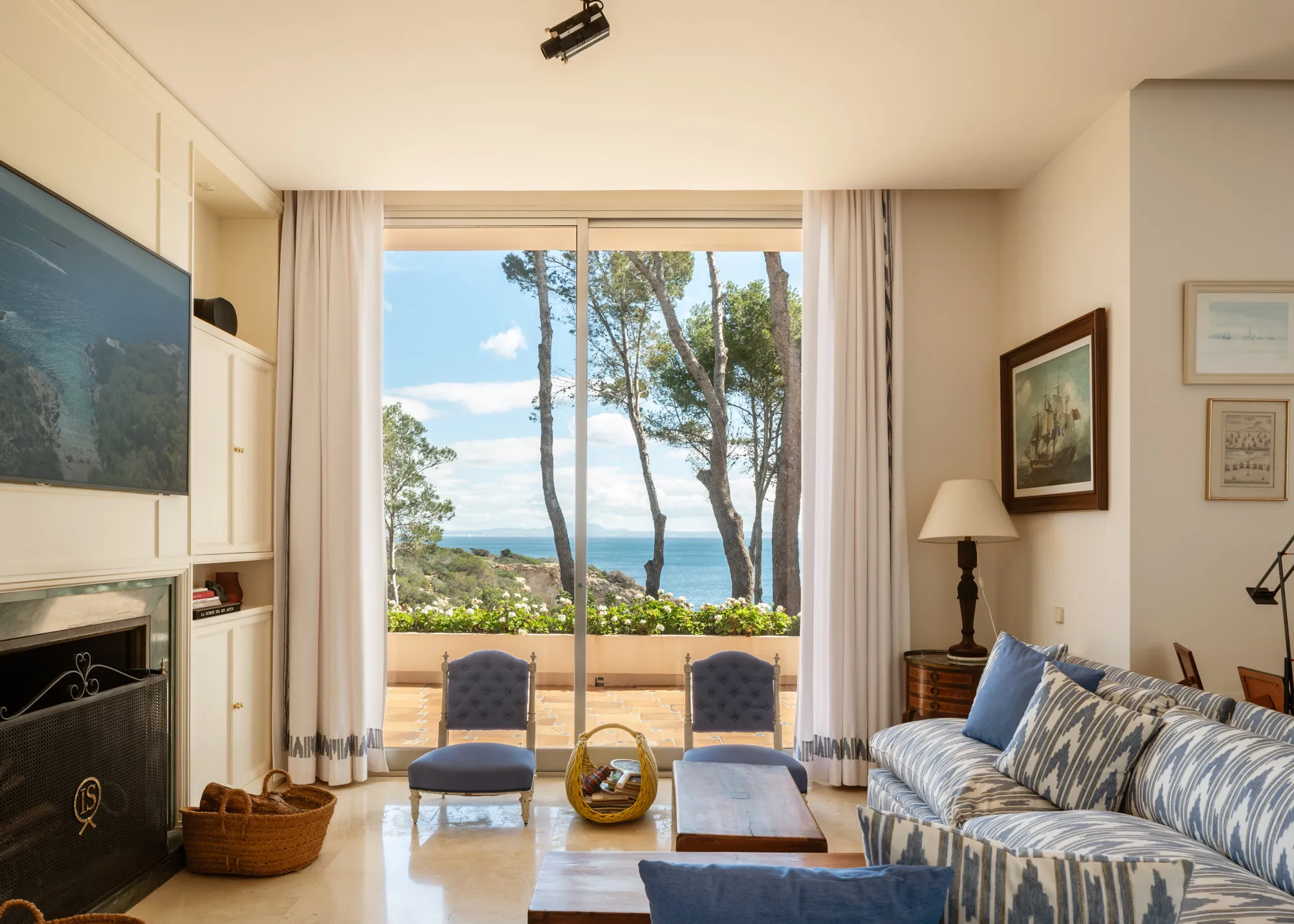 Villa i første række til havet med adgang til havet-6