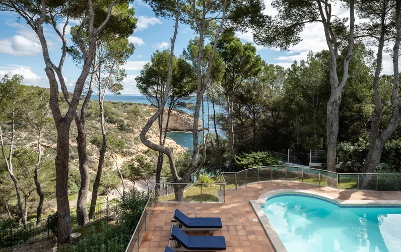 Villa i første række til havet med adgang til havet