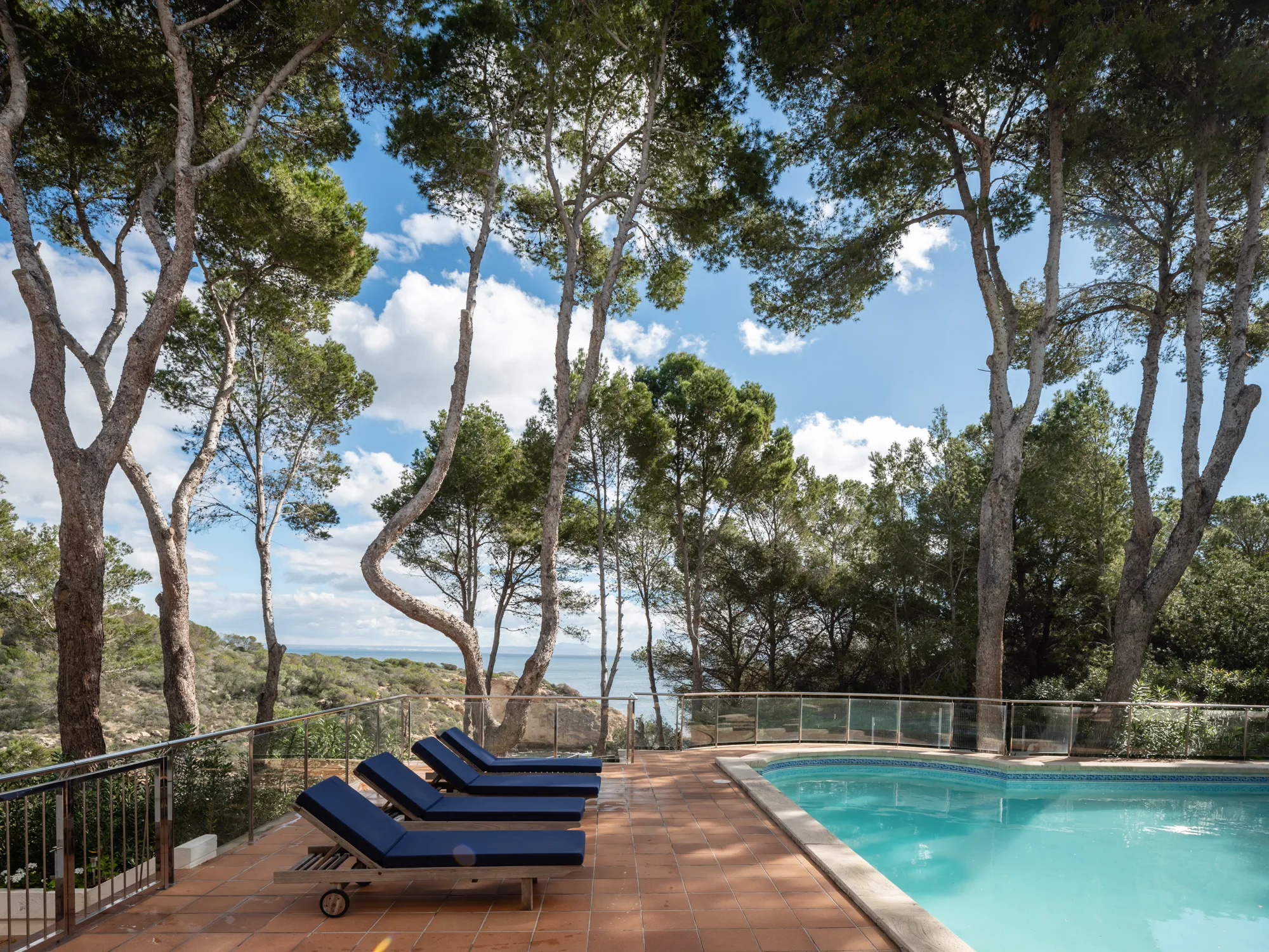 Propiedad en primera linea con acesso al mar-4