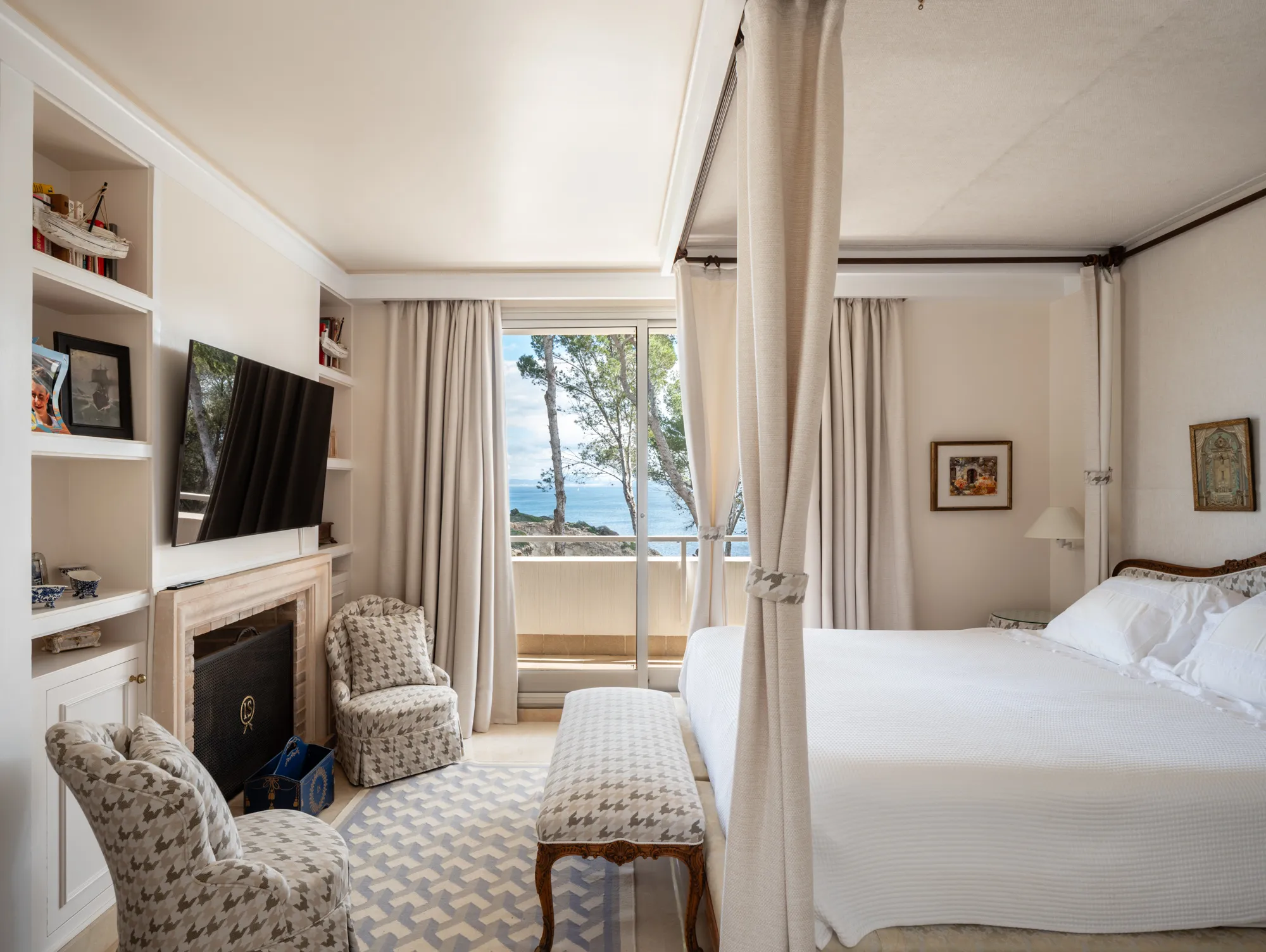 Villa i første række til havet med adgang til havet-10