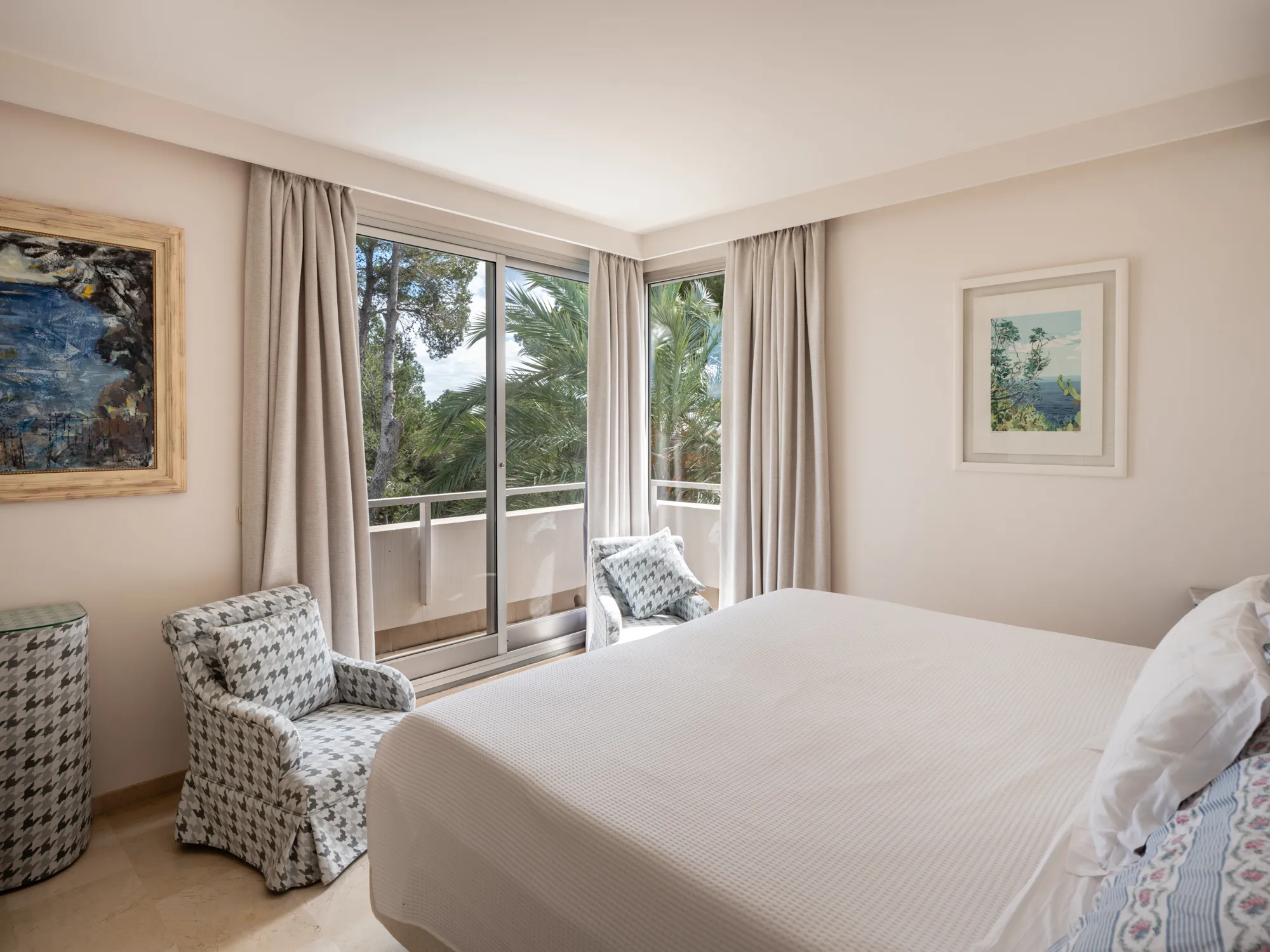 Вилла на первой линии моря с выходом к морю-13