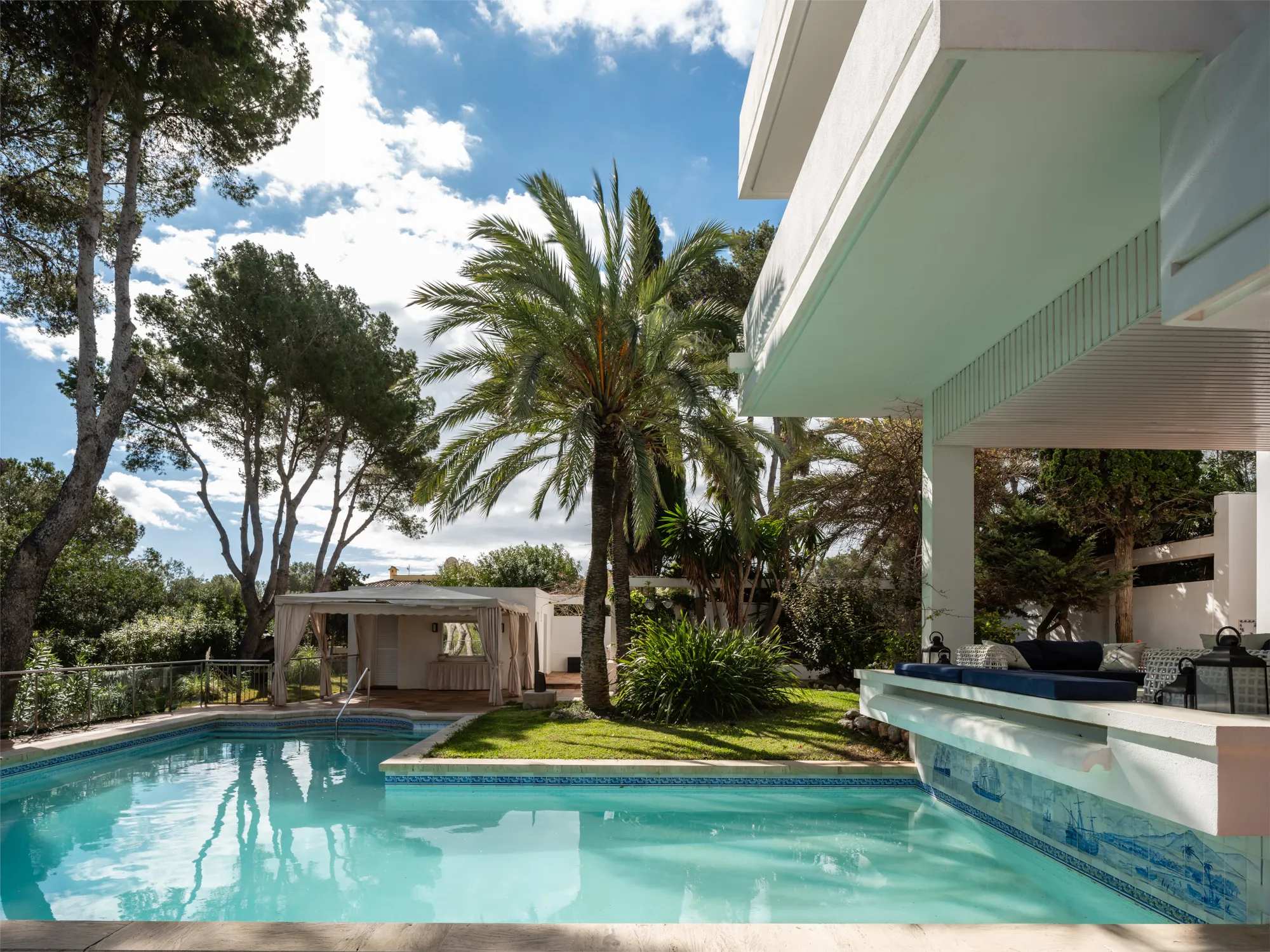 Вилла на первой линии моря с выходом к морю-3