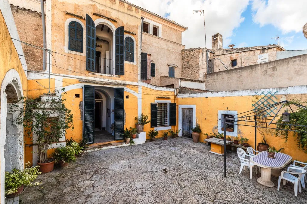 Mansión con historia en el centro-1