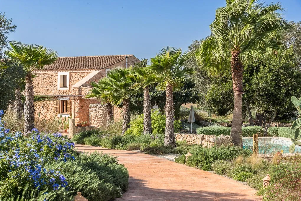 Elegant landsted med utrolig charme-2