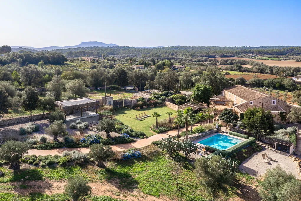 Elegant landsted med utrolig charme-19