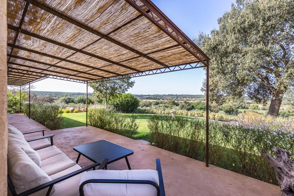 Elegant landsted med utrolig charme-16