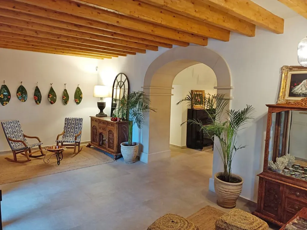 Elegant landsted med utrolig charme-9