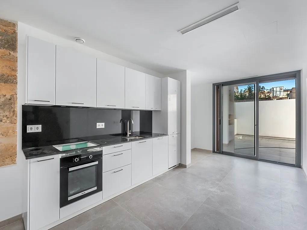 Modern huis met zwembad vlakbij het strand-3