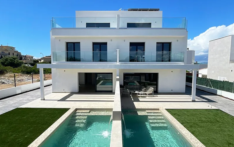 Newly built semi-detached house overlooking the Bay of Palma