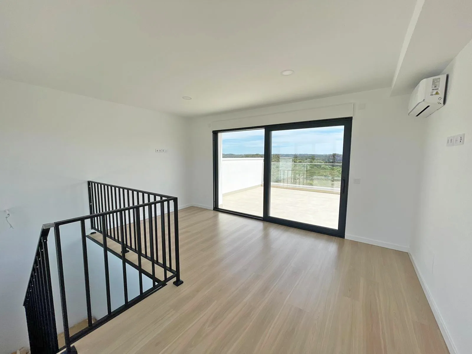 Nowy dom w zabudowie bliźniaczej w Las Palmeras-5