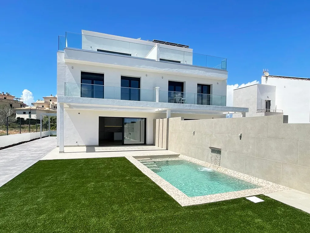 Nowy dom w zabudowie bliźniaczej w Las Palmeras-2