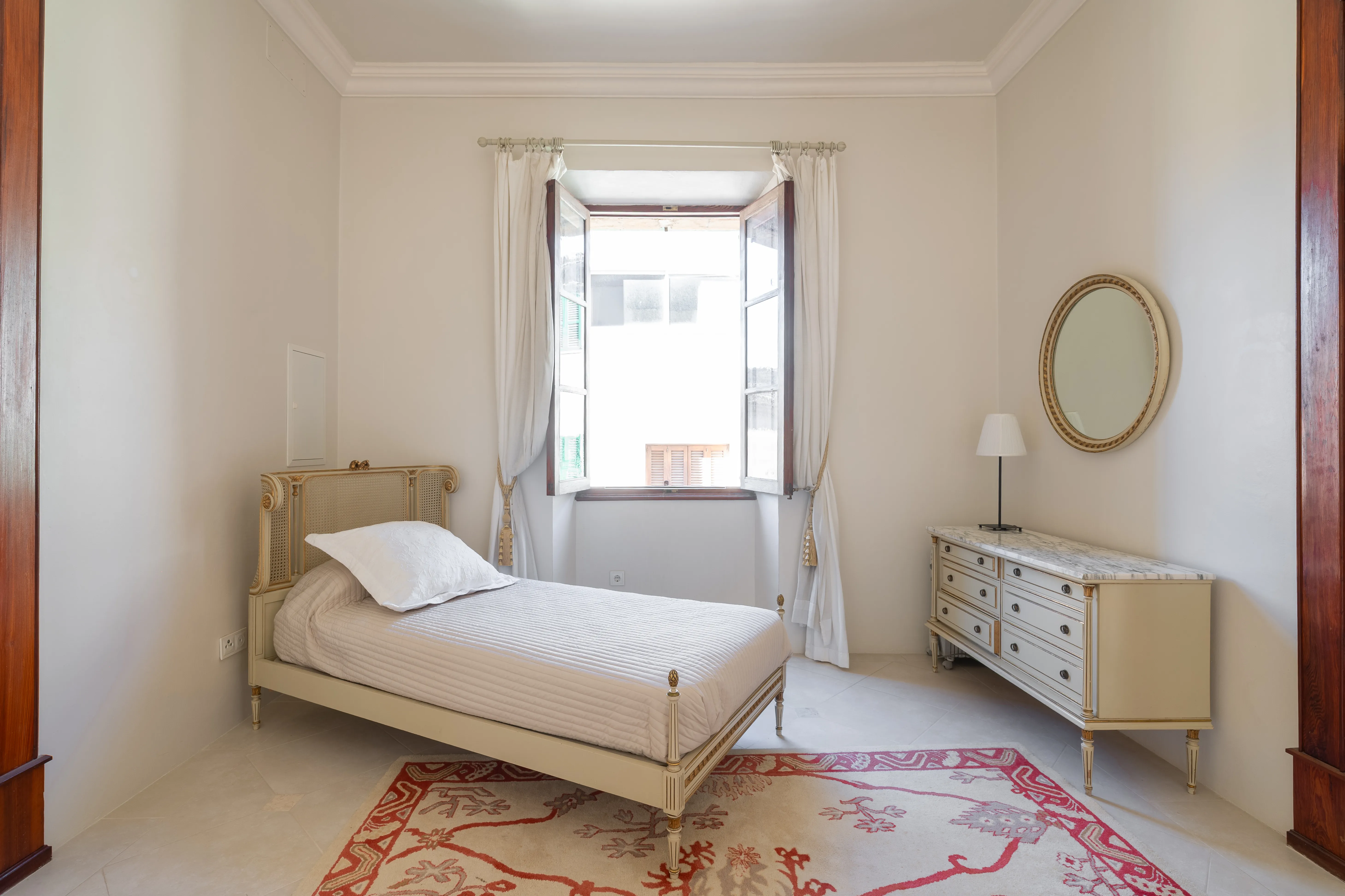 Exceptional, spacious townhouse with a pool in Sant Joan-13