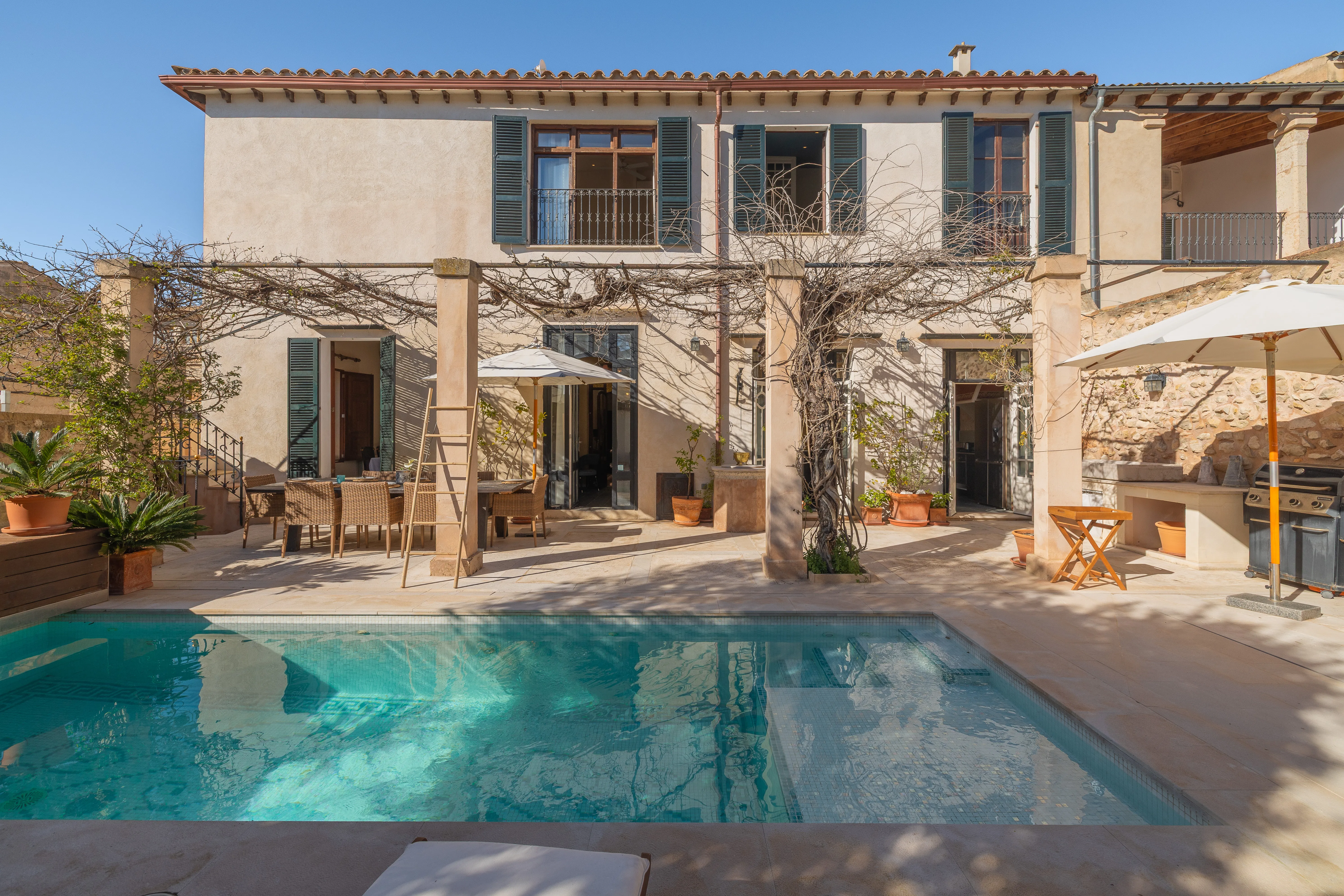 Excepcional y espaciosa de pueblo con piscina en Sant Joan-1