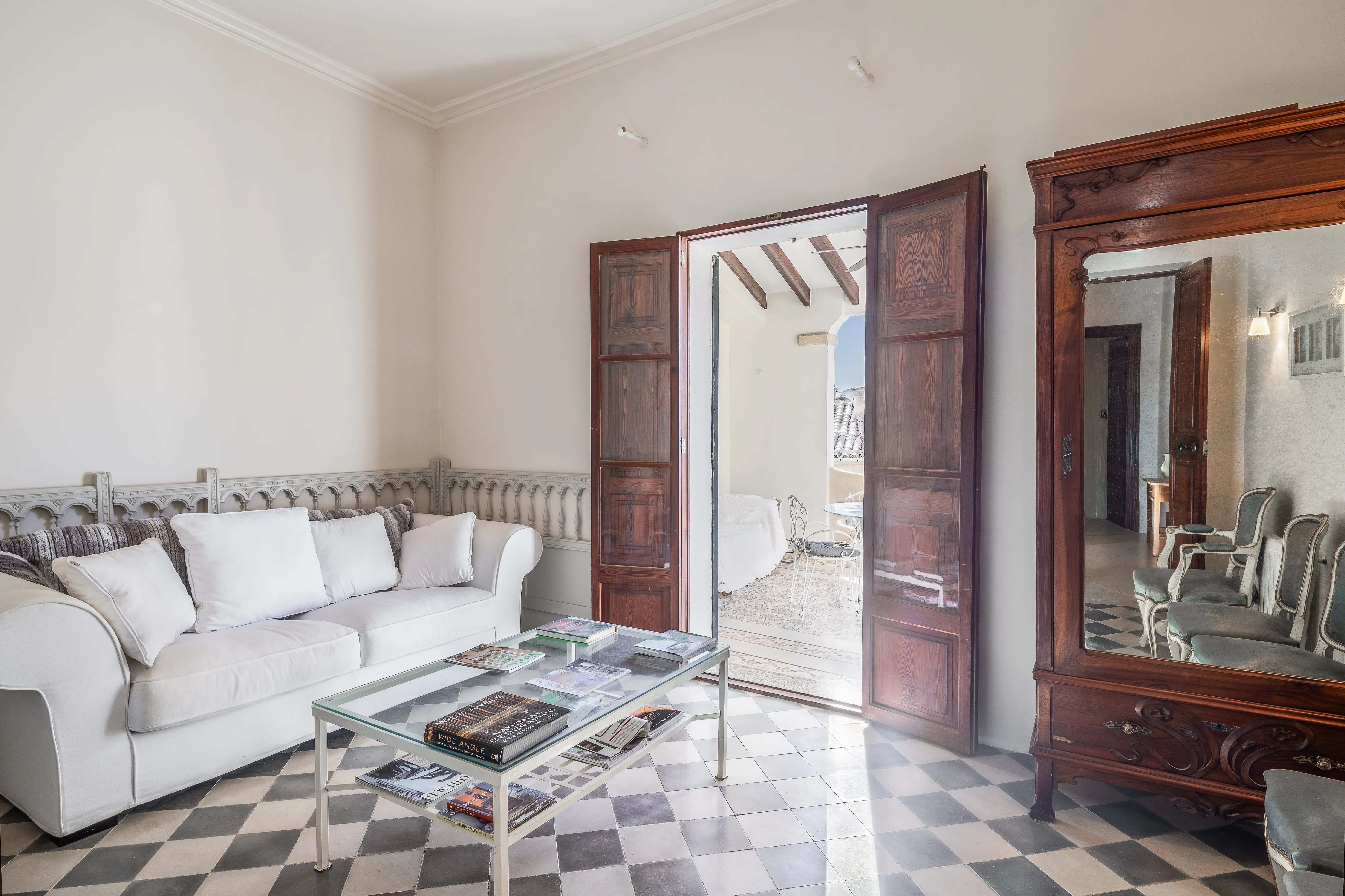 Exceptional, spacious townhouse with a pool in Sant Joan-8