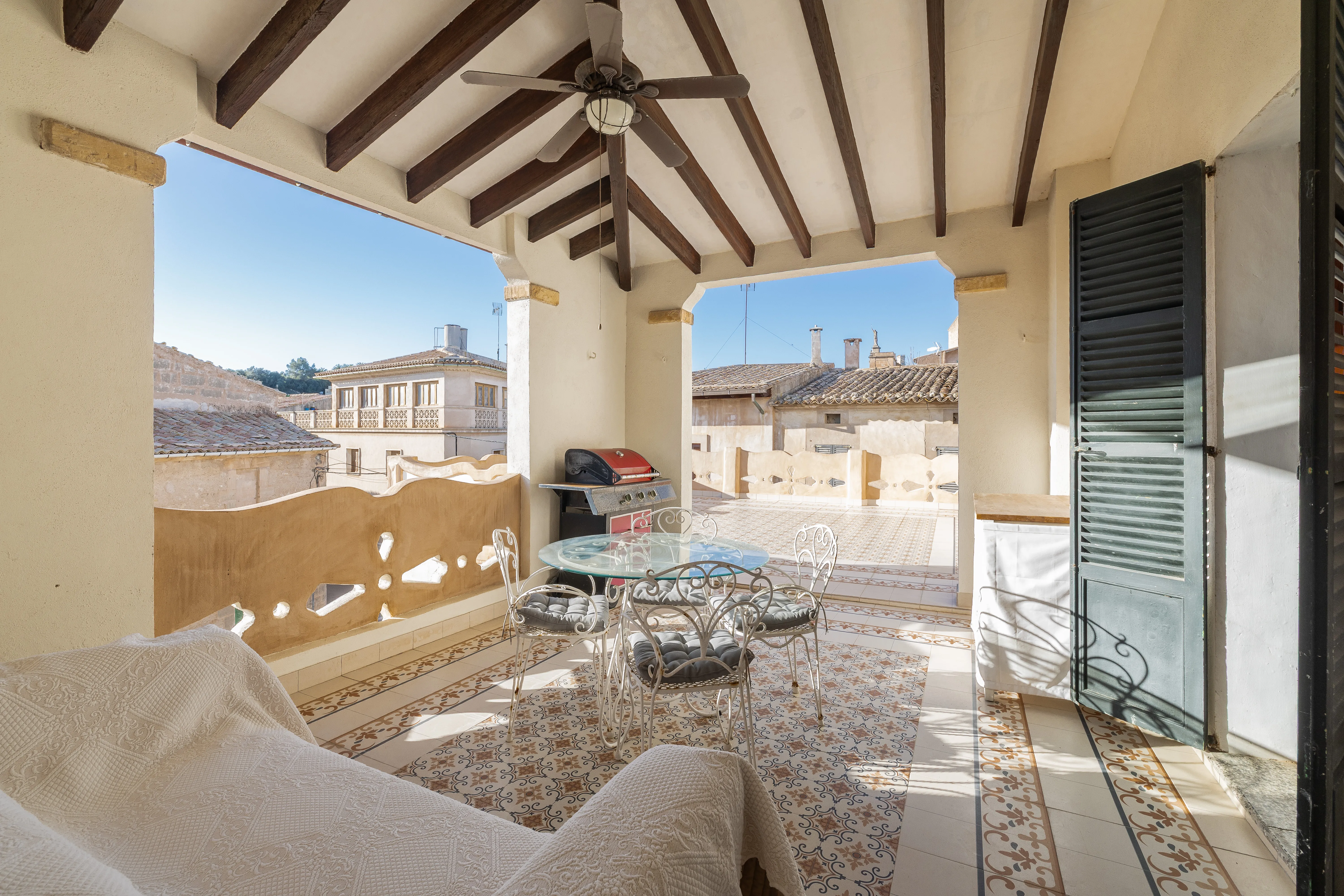 Exceptional, spacious townhouse with a pool in Sant Joan-21