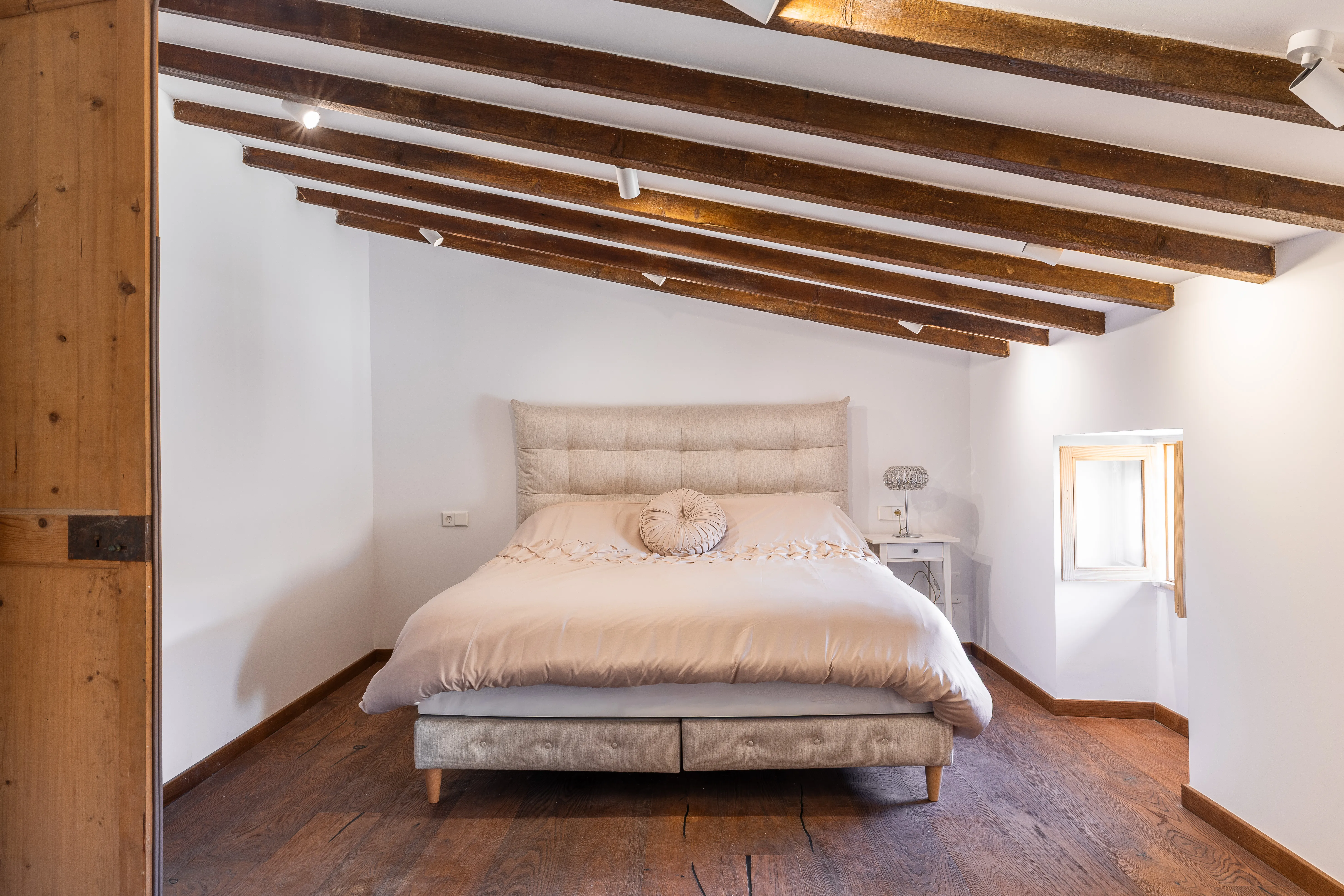 Exceptional, spacious townhouse with a pool in Sant Joan-16