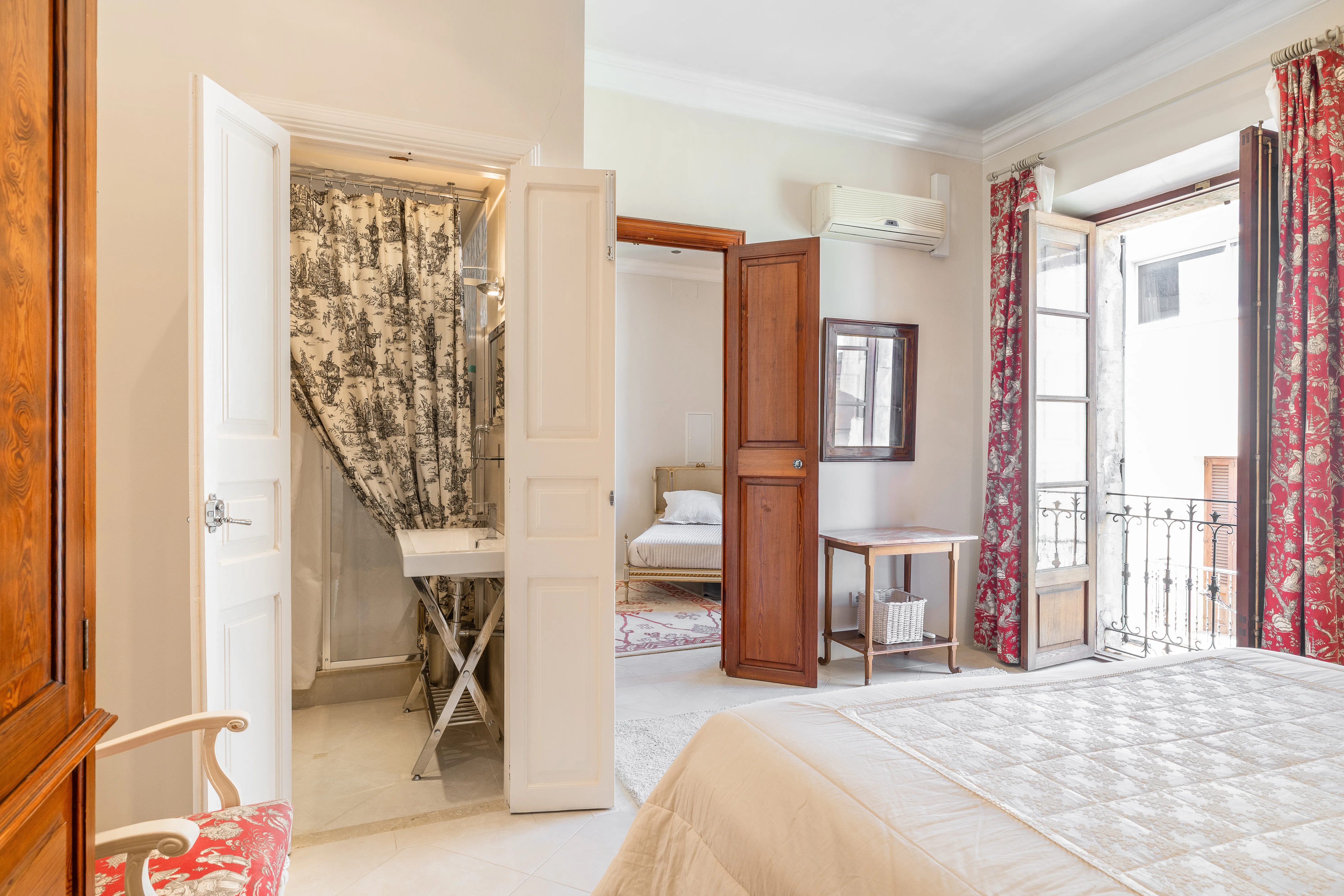 Exceptional, spacious townhouse with a pool in Sant Joan-14