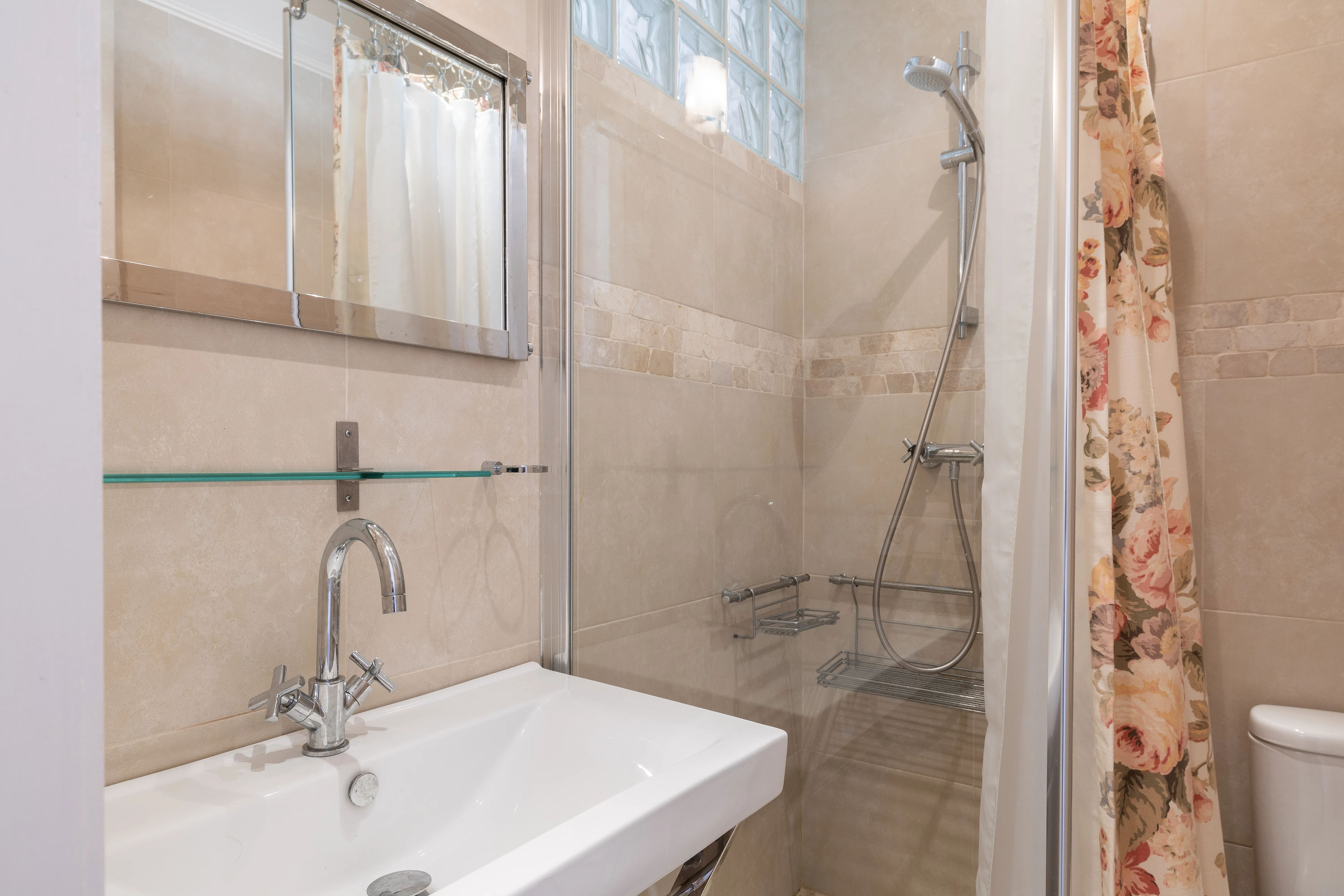 Exceptional, spacious townhouse with a pool in Sant Joan-15