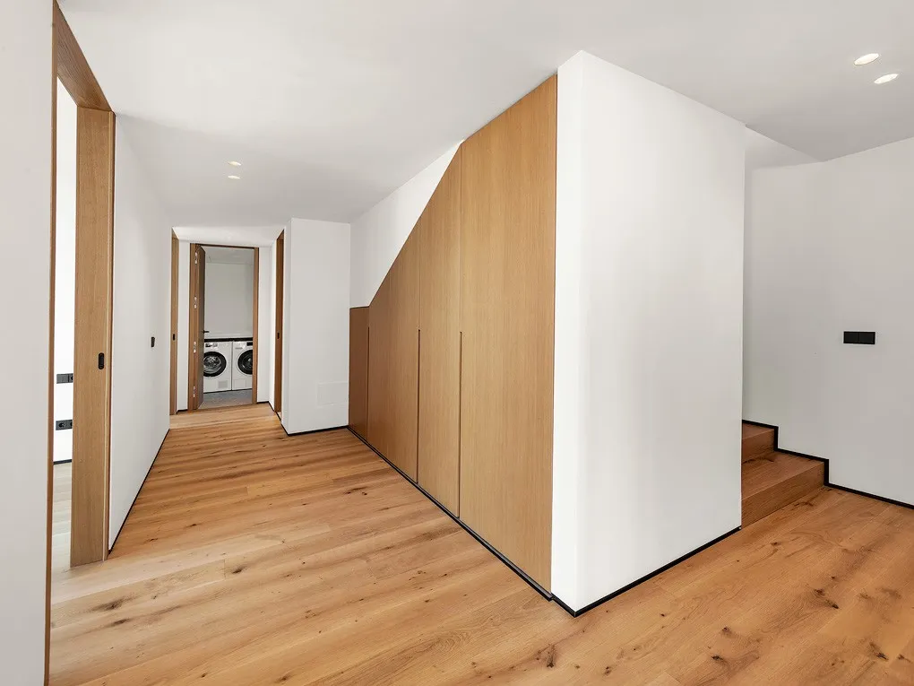 Designerski penthouse z zapierającym dech w piersiach widokiem na morze i prywatnym basenem-15