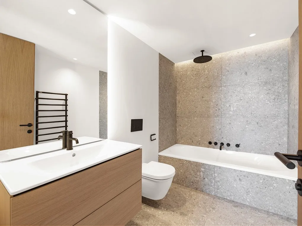 Designerski penthouse z zapierającym dech w piersiach widokiem na morze i prywatnym basenem-16