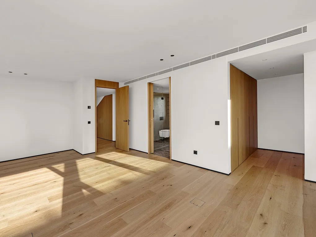 Designerski penthouse z zapierającym dech w piersiach widokiem na morze i prywatnym basenem-13