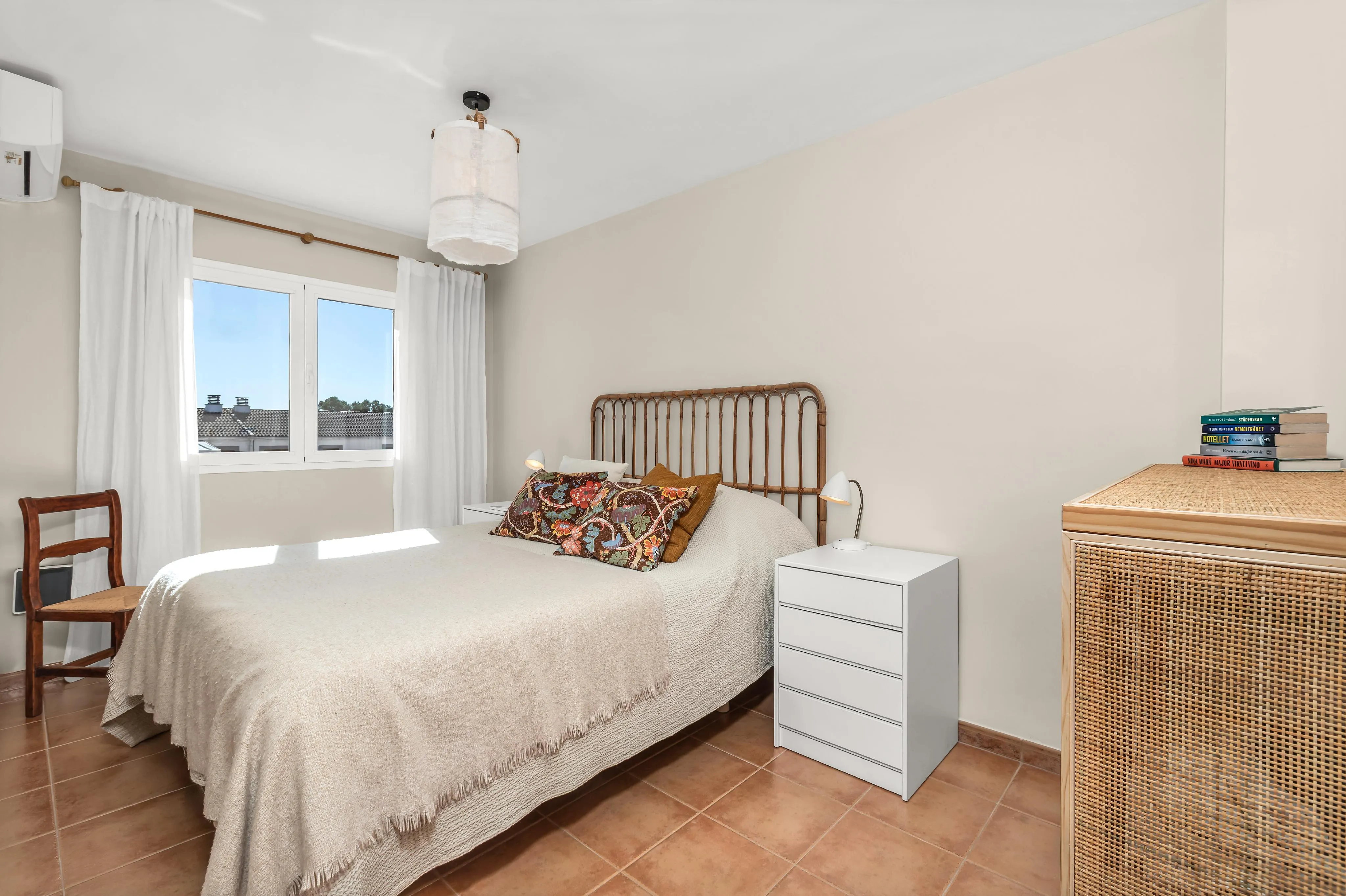 Charming townhouse in Portals, walking distance to beach and amenities-7