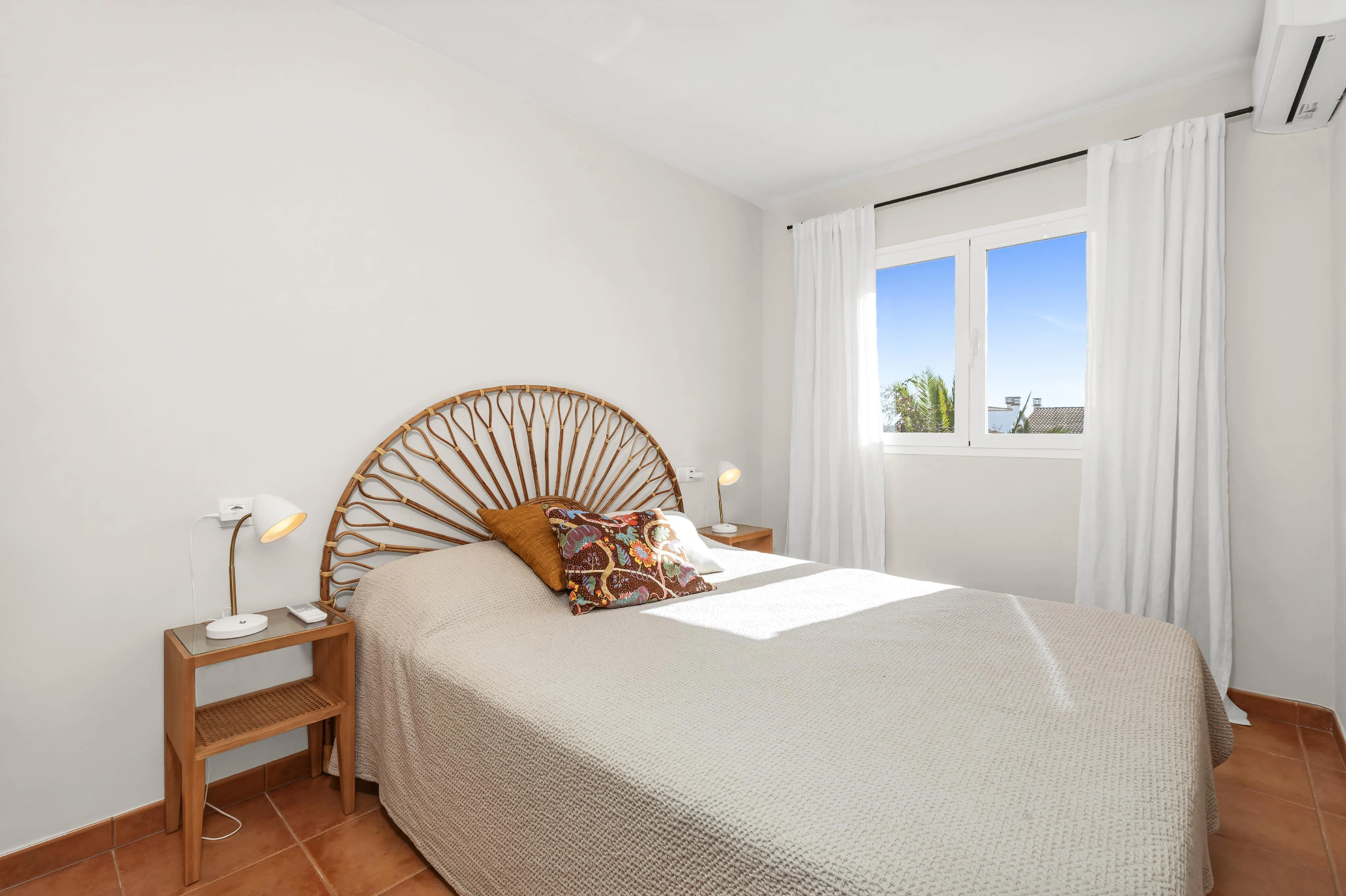 Charming townhouse in Portals, walking distance to beach and amenities-9