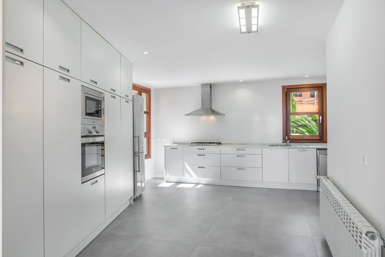 Amplio y soleado piso con vistas al mar, parking,  y ascensor - Calatrava-5