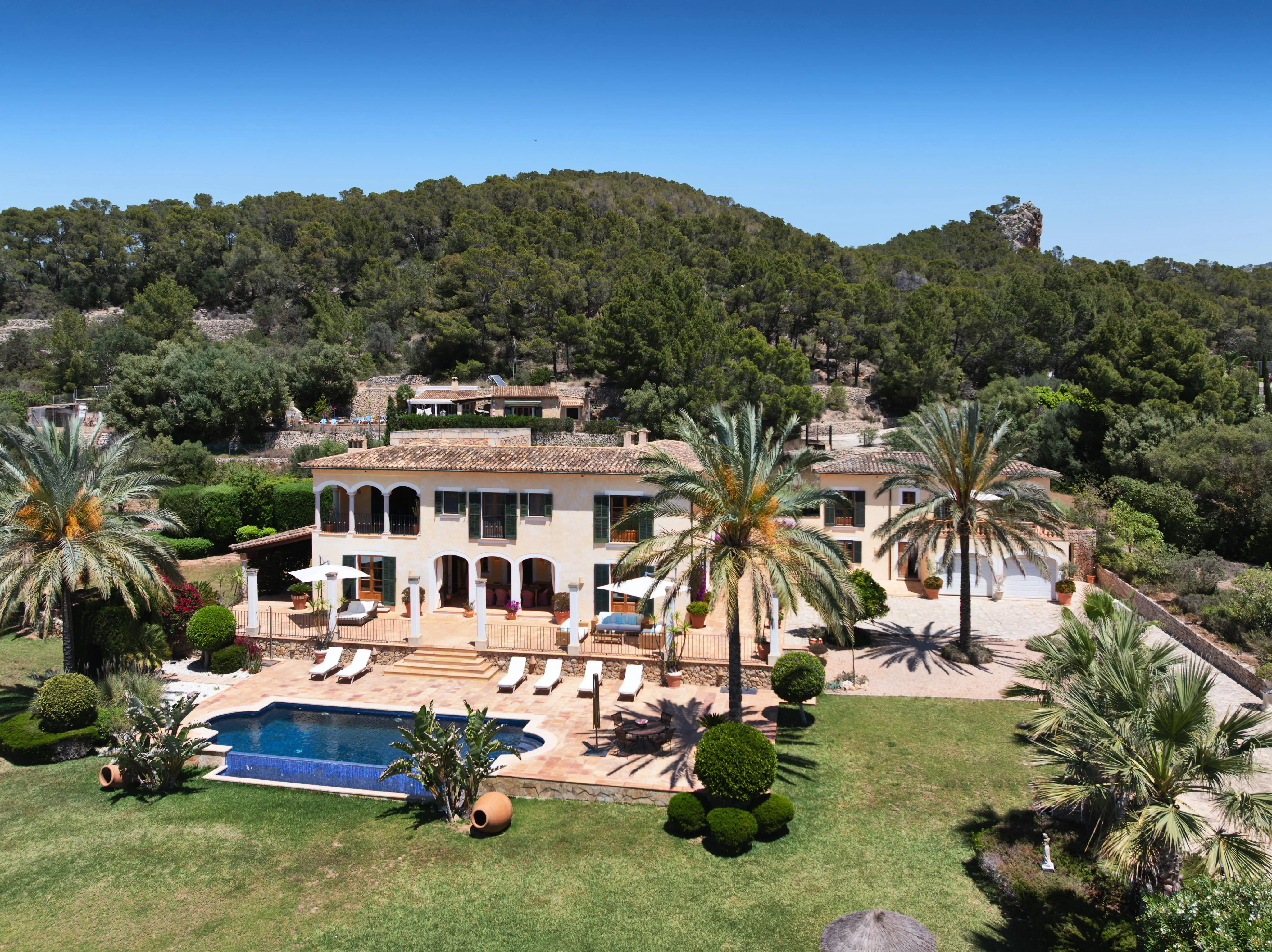 Sa Morisca - Exclusive country house with large plot in a sought-after location in Port Andratx-1