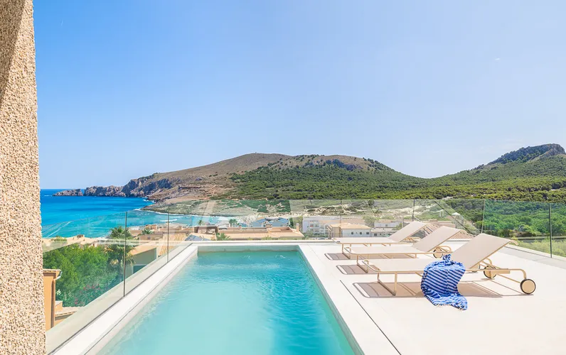 Modern designer villa with sea views, natural setting and maximum living comfort near Cala Mesquida