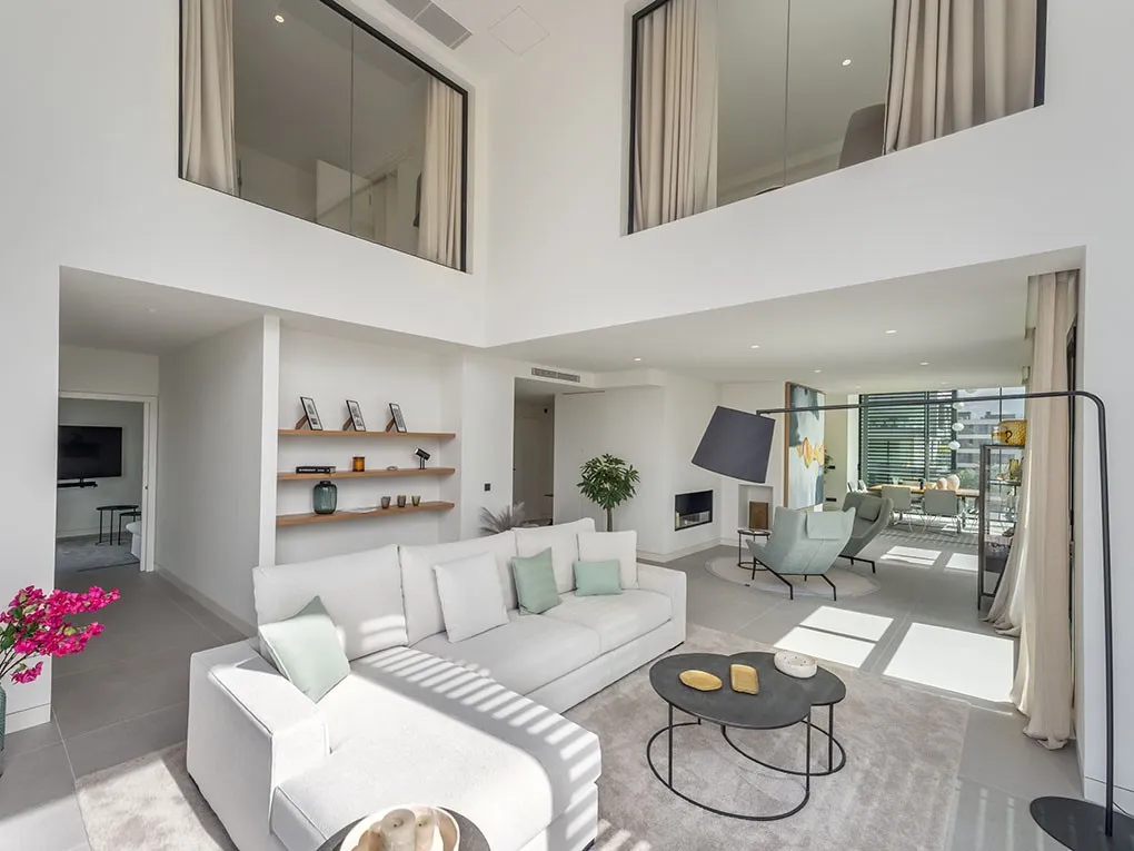 Nowo wybudowany penthouse z tarasem na dachu, miejscami parkingowymi i wspólnym basenem-22