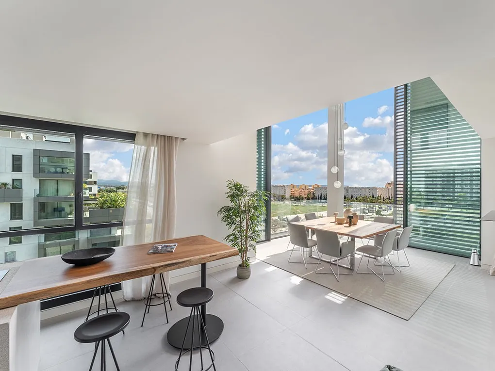 Nowo wybudowany penthouse z tarasem na dachu, miejscami parkingowymi i wspólnym basenem-3