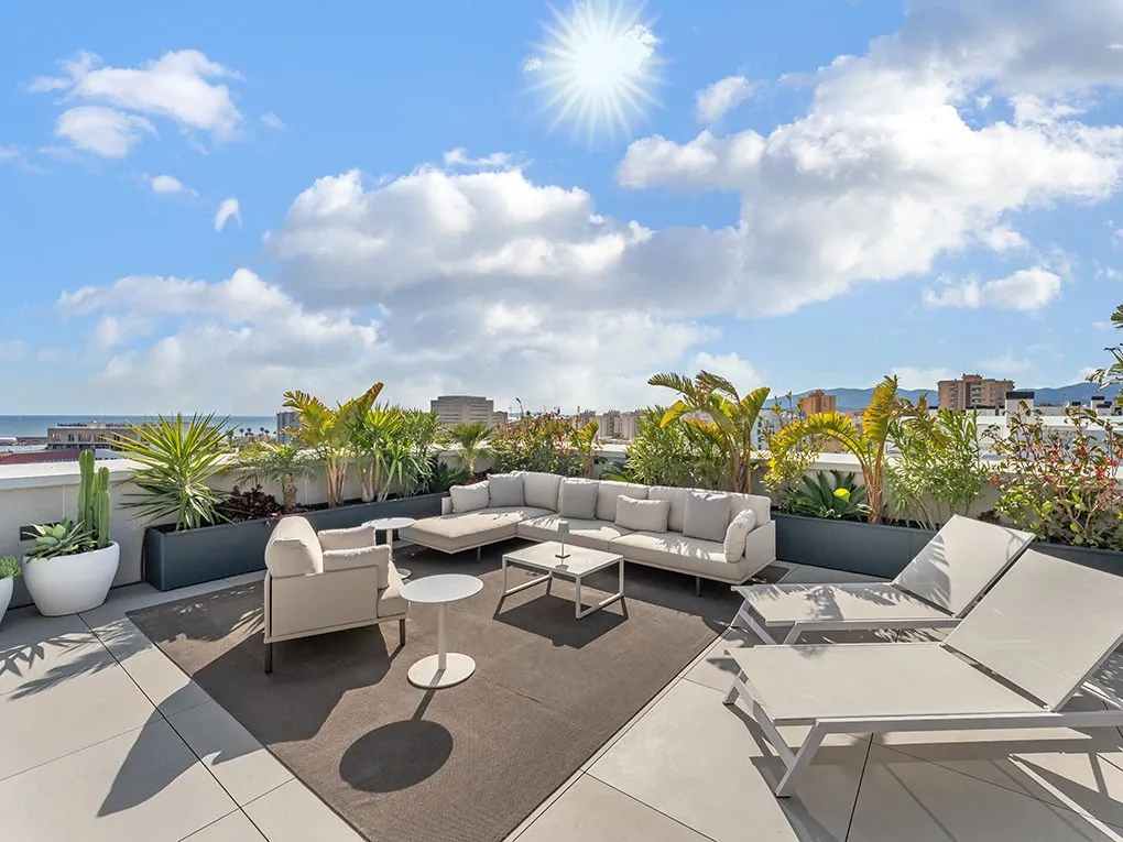 Nowo wybudowany penthouse z tarasem na dachu, miejscami parkingowymi i wspólnym basenem-2