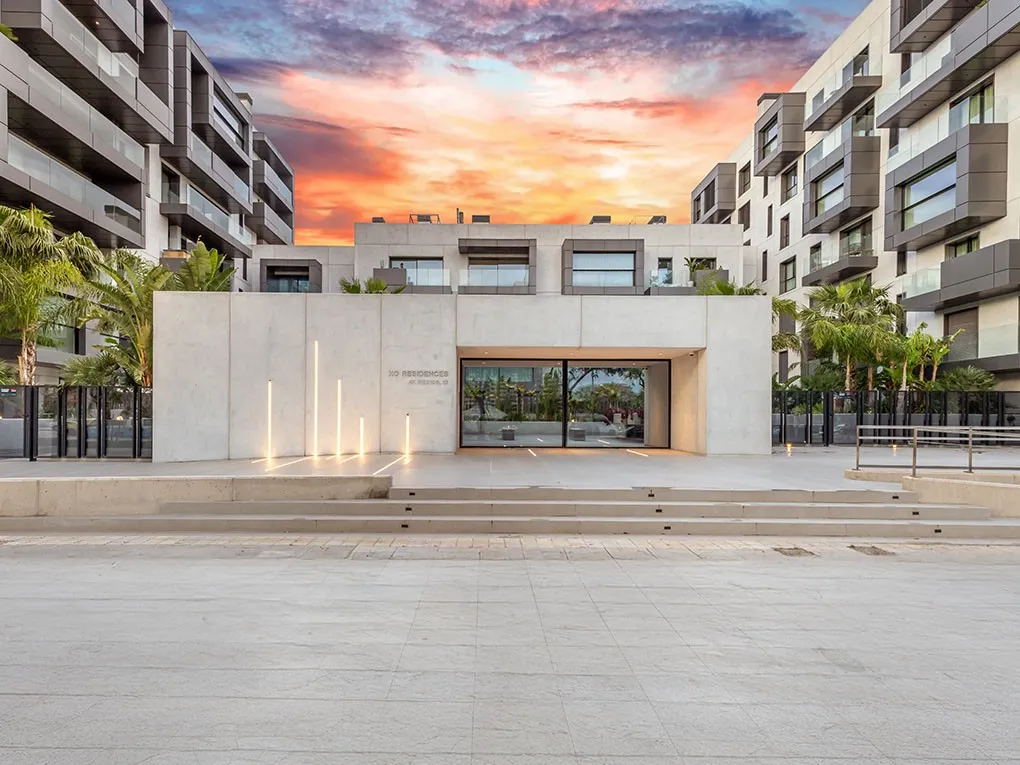 Nowo wybudowany penthouse z tarasem na dachu, miejscami parkingowymi i wspólnym basenem-21