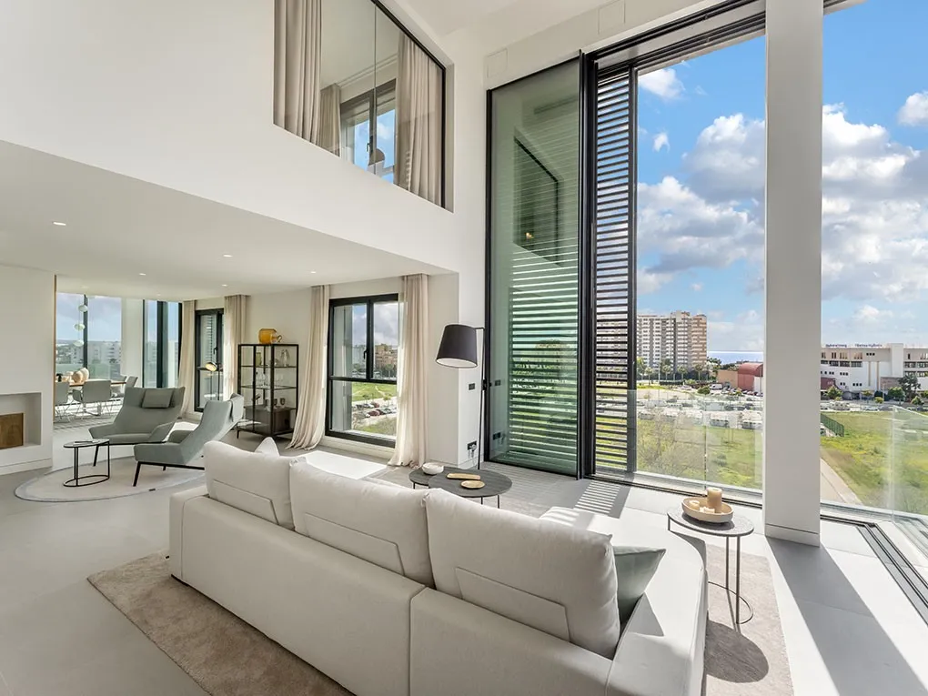 Nowo wybudowany penthouse z tarasem na dachu, miejscami parkingowymi i wspólnym basenem-4