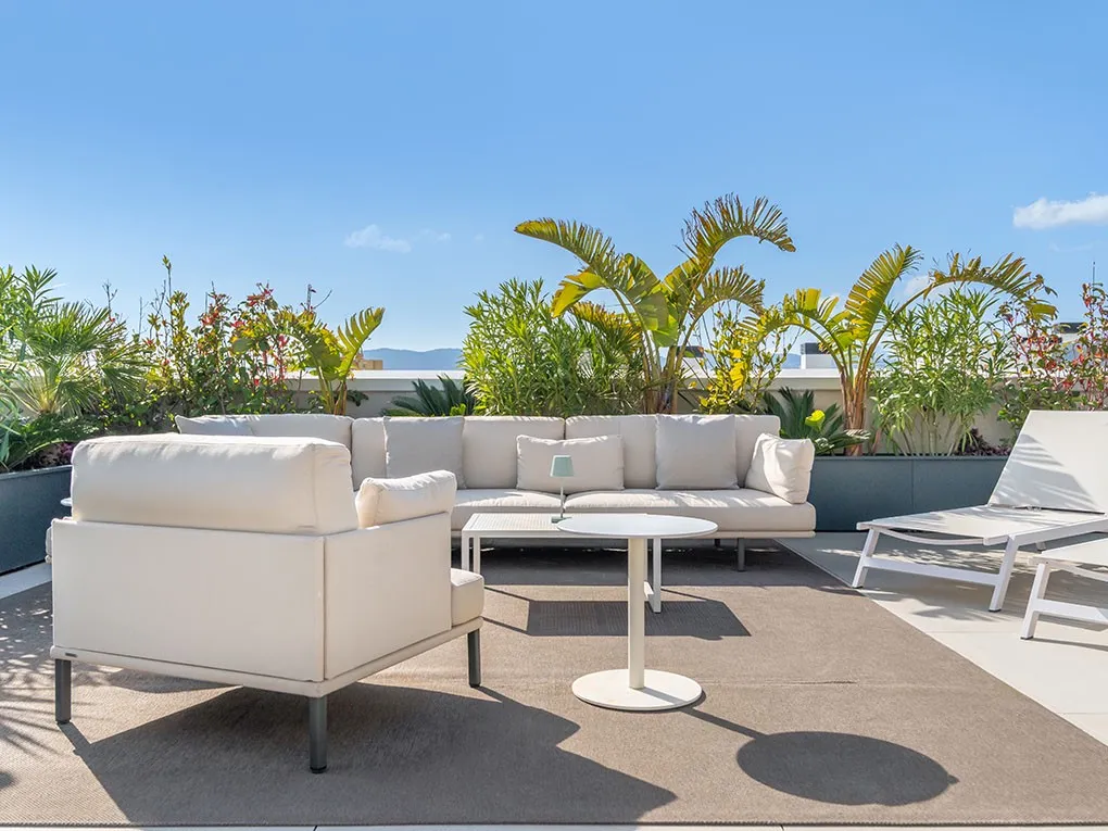 Nowo wybudowany penthouse z tarasem na dachu, miejscami parkingowymi i wspólnym basenem-16