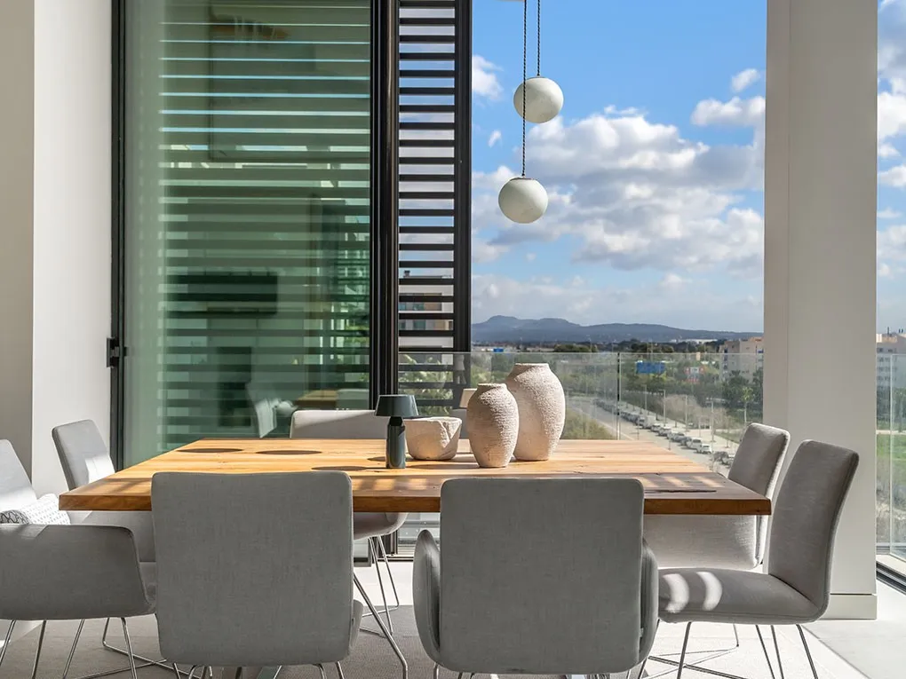 Nowo wybudowany penthouse z tarasem na dachu, miejscami parkingowymi i wspólnym basenem-6