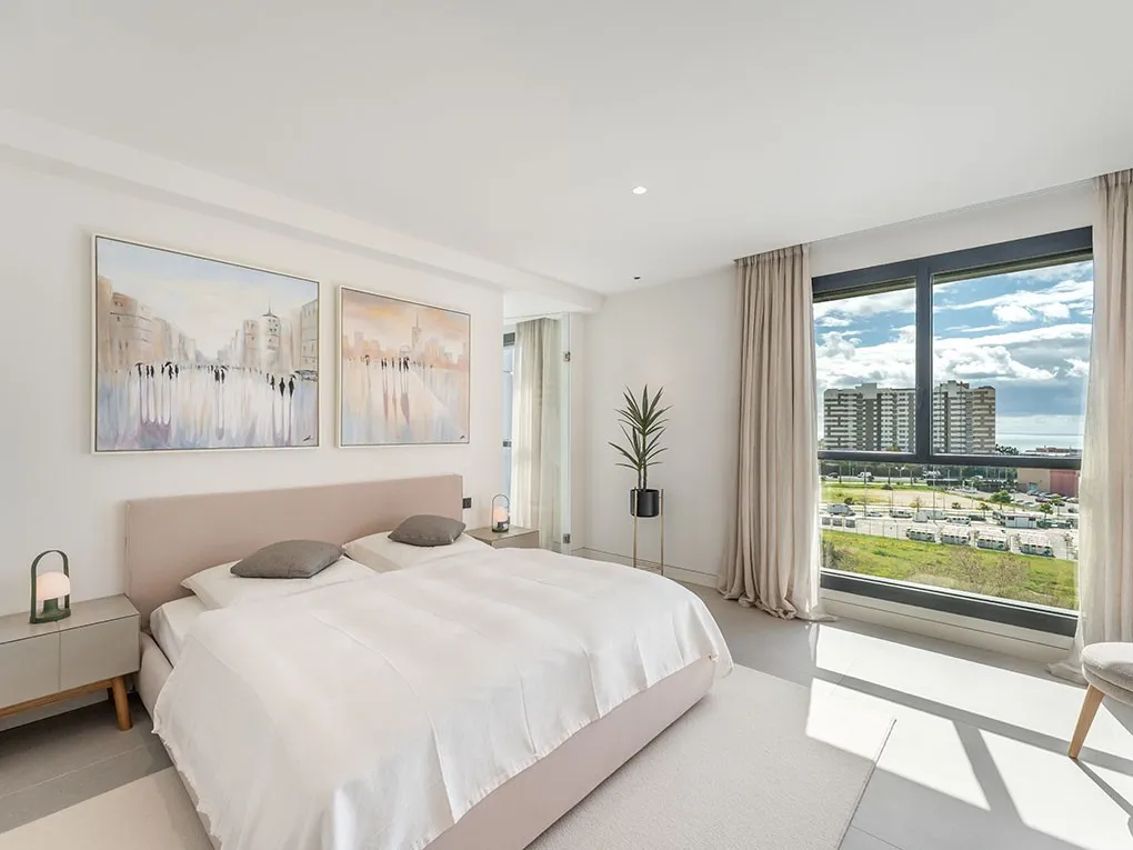 Nowo wybudowany penthouse z tarasem na dachu, miejscami parkingowymi i wspólnym basenem-11