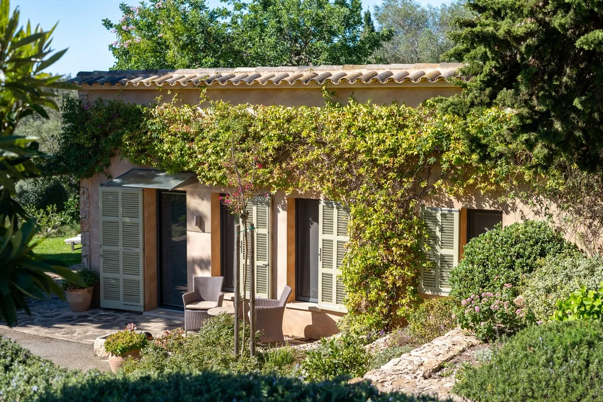 Modern wonen met historische molentoren en uitzicht op zee-16