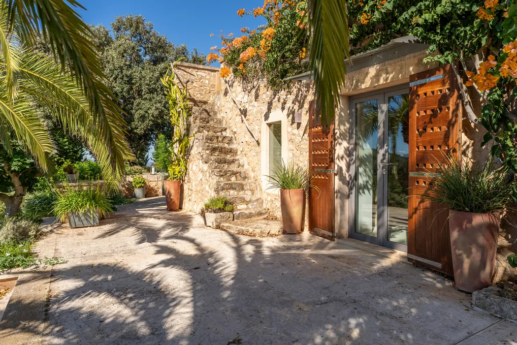 Modern wohnen mit historischem Mühlturm und Meerblick-5
