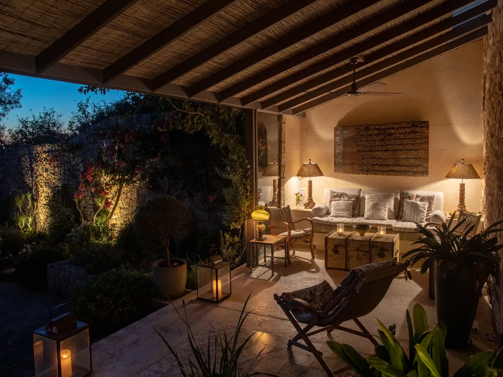 Modern wonen met historische molentoren en uitzicht op zee-21