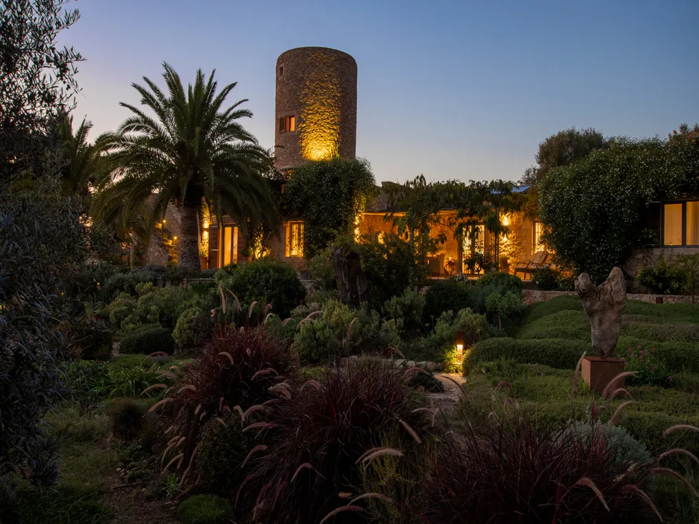 Modern wohnen mit historischem Mühlturm und Meerblick-20
