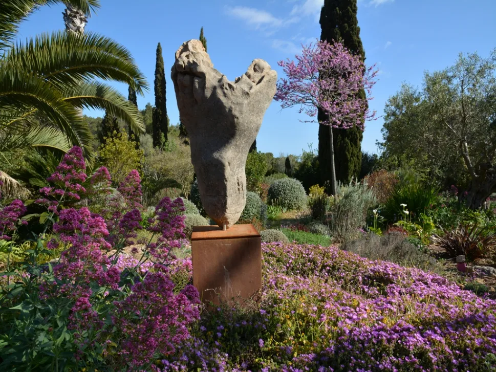 Modern wonen met historische molentoren en uitzicht op zee-17