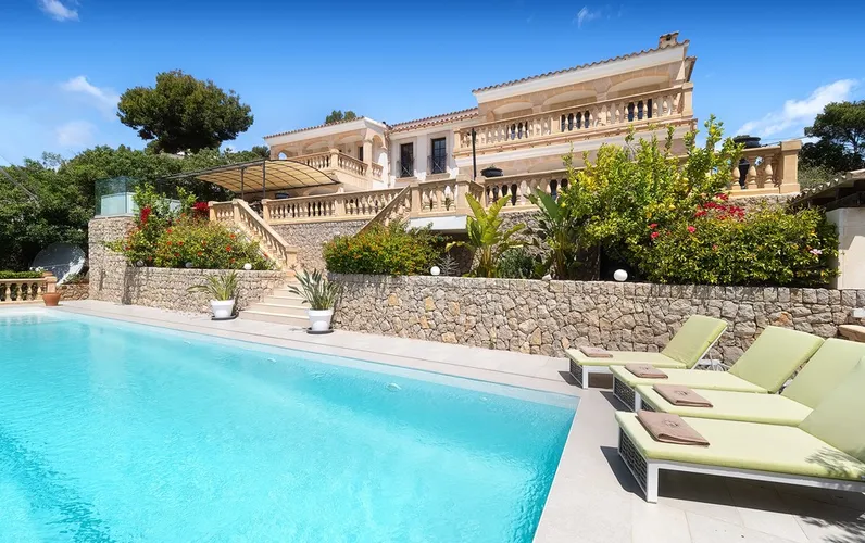 Lujosa villa con vistas al mar y licencia de alquiler en Costa d'en Blanes