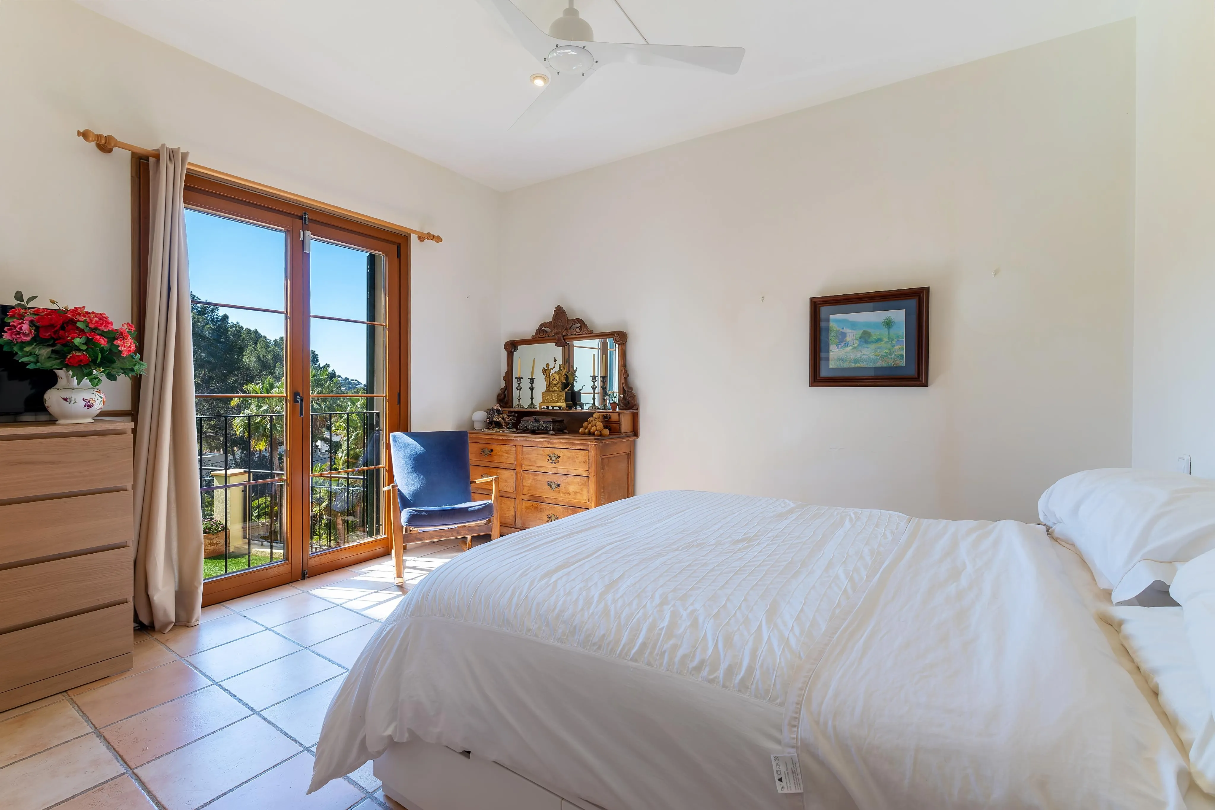 Apartamento con jardín cerca de la playa y el paseo marítimo-7