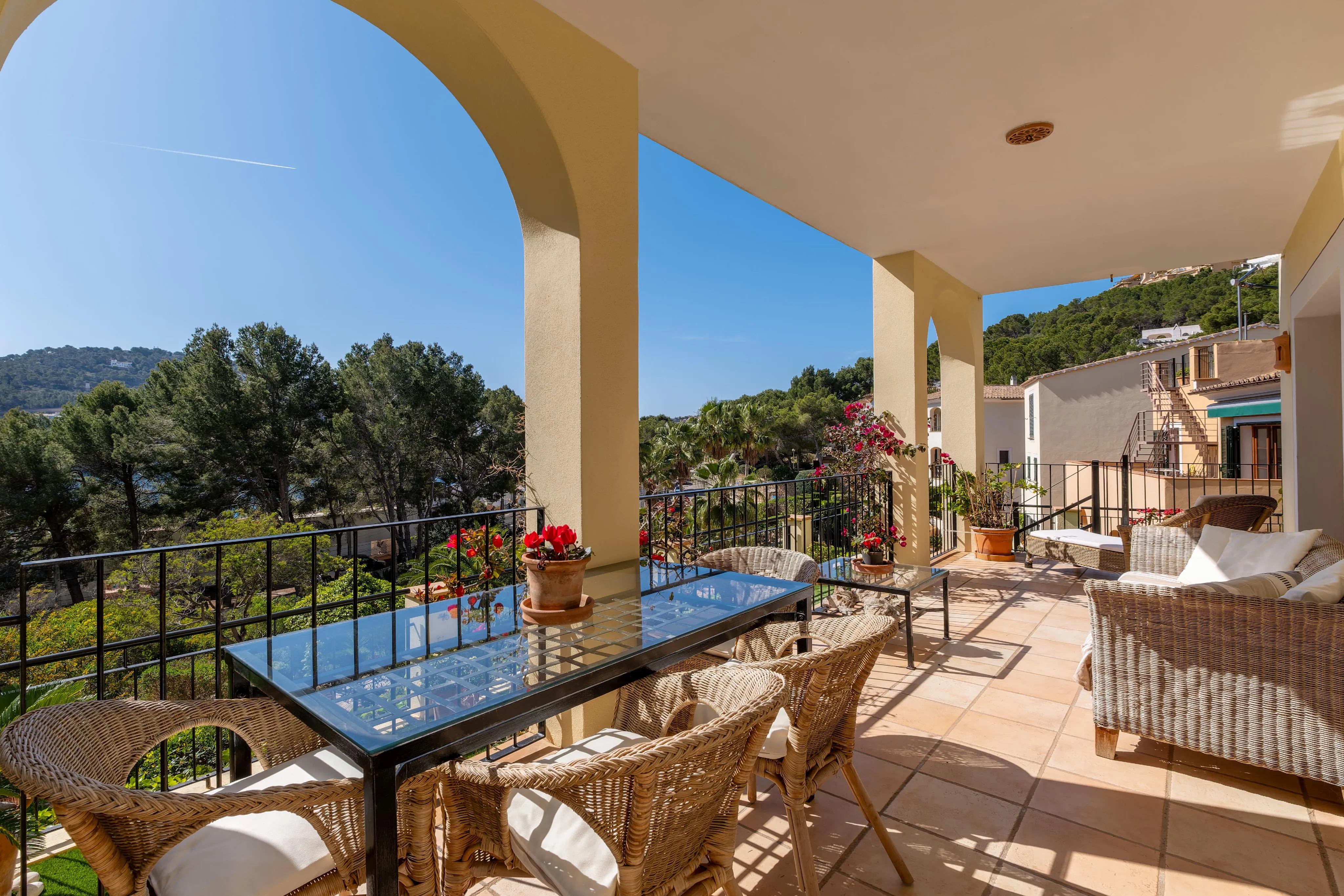 Apartamento con jardín cerca de la playa y el paseo marítimo-2