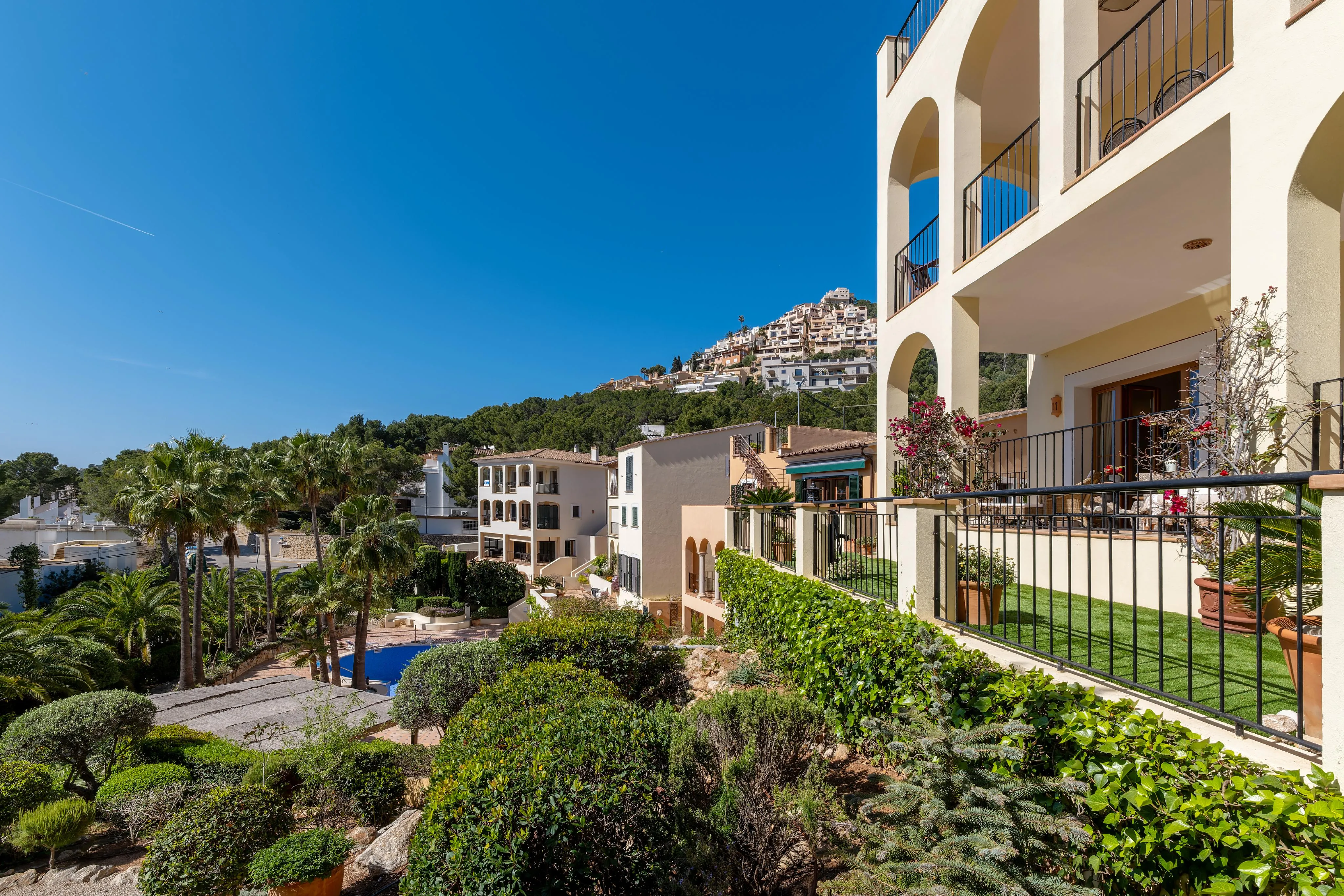 Apartamento con jardín cerca de la playa y el paseo marítimo-3