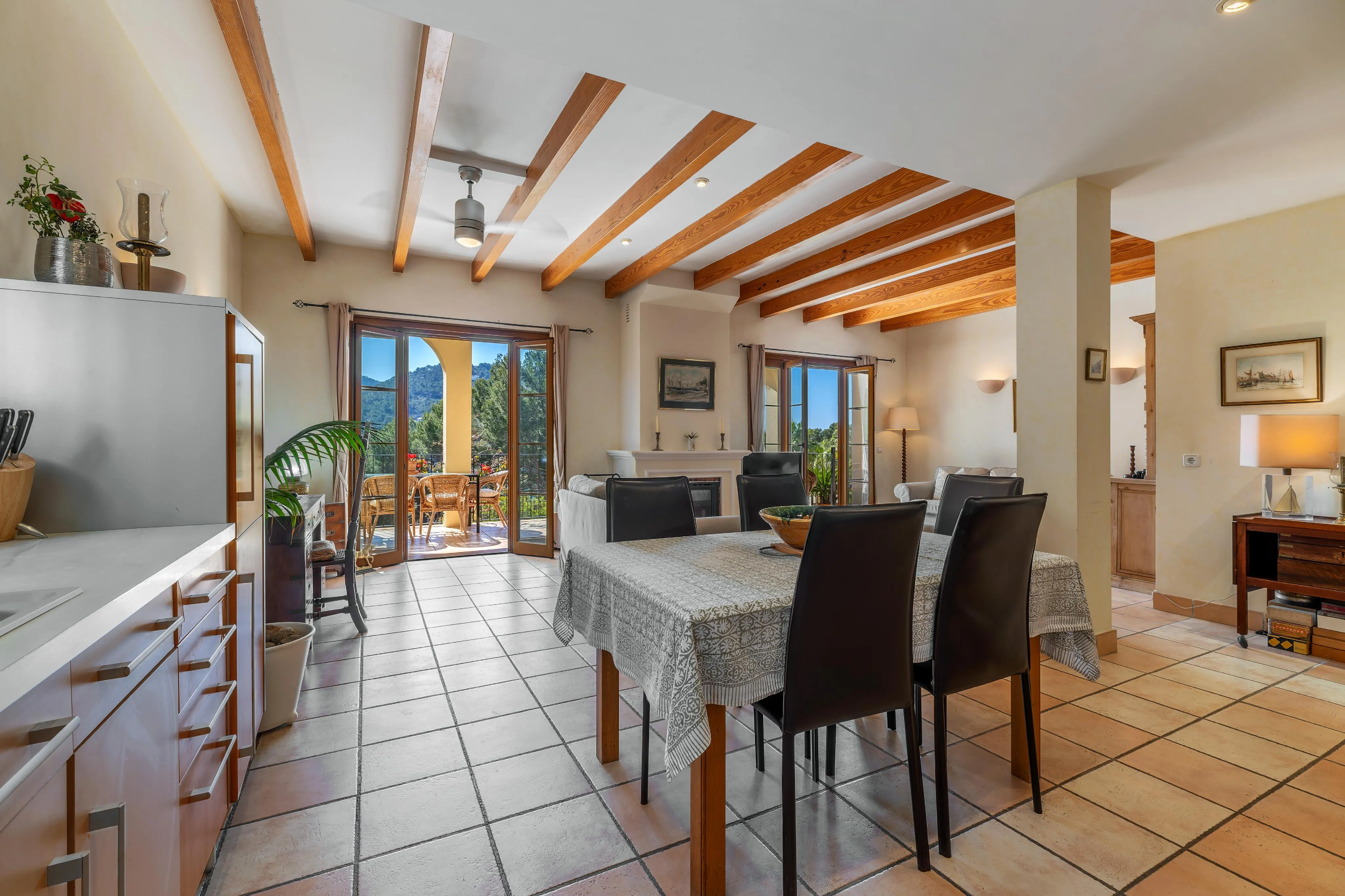 Apartamento con jardín cerca de la playa y el paseo marítimo-5